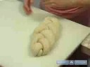 Nasıl Geleneksel Shabbat Ekmeği Bir Ekmek Pişirmek İçin : Üç-Strand Shabbat Ekmeği Ekmek Bir Somun Ekmek Pişirme  Resim 4
