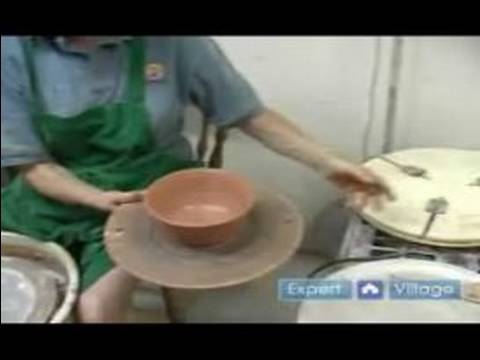 Çanak Çömlek Yapma Teknikleri: Nasıl Tencere Potter's Tekerlek Kaldırmak İçin