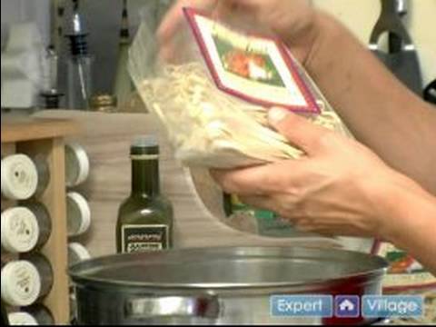 Catering & Bir İtalyan Yemek Hazırlamak : İtalyan Makarna Con Pesto İçin Makarna 