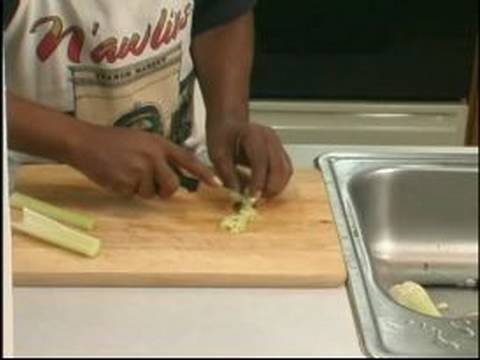 Creole Karides Yengeç Salatası Tarifi : Karides Creole İçin Kesme Kereviz Yengeç Salatası