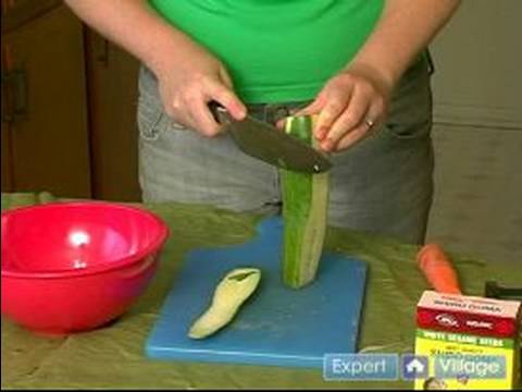 Hızlı Ve Kolay Vejetaryen Yemek : Vejetaryen Salatası Tarifi İçin Sebze Kesme  Resim 1