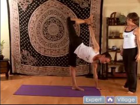 Yoga Pozlar Ve Pozisyonlar : El Bağlar Half Moon Yoga Poz Ayak  Resim 1