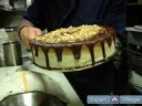 Nasıl Bir Cheesecake Kek Süslemek İçin : Bir Cheesecake Kapalı Tava Almak 