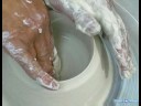 Nasıl Bir Porselen Çaydanlık Yapmak: Nasıl Kil Potter's Tekerlek Üzerinde Açmak İçin Resim 4
