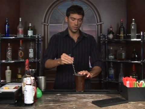 Viski Karışık İçecekler: Bölüm 2: Nasıl Robicheaux Karışık İçki Yapmak