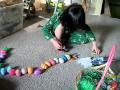 Çocuk Oyuncak Canavar Kamyon Sürücüleri Paskalya Yumurtaları Ve Yapar Serin Sesler Üzerinde