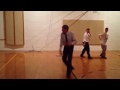 Yaşlı Adam Dans Edebilir: Komik Dans Eden Adamın Hayatta Kalmak İçin