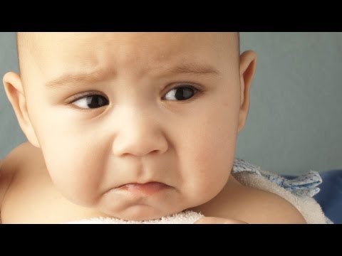 Gazlı Bir Bebek Nasıl Yardım Edileceğini | Bebek Bakımı